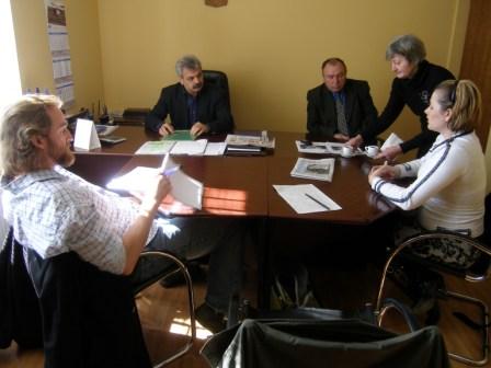 Tom Nicholson s moldavskými novinármi- február 2009